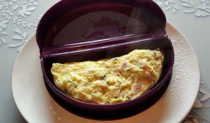 how to use an omelette maker